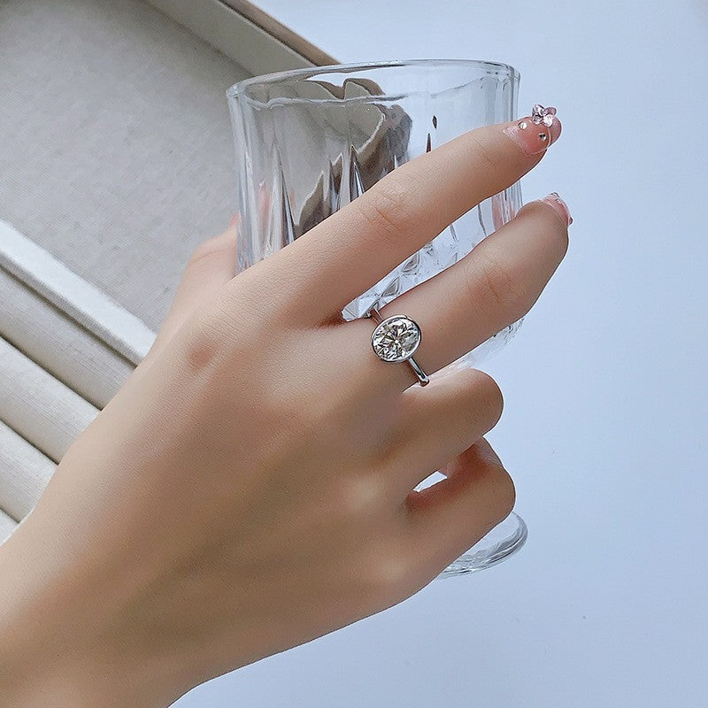 Ringserie met moissanite, kastzetting en solitair