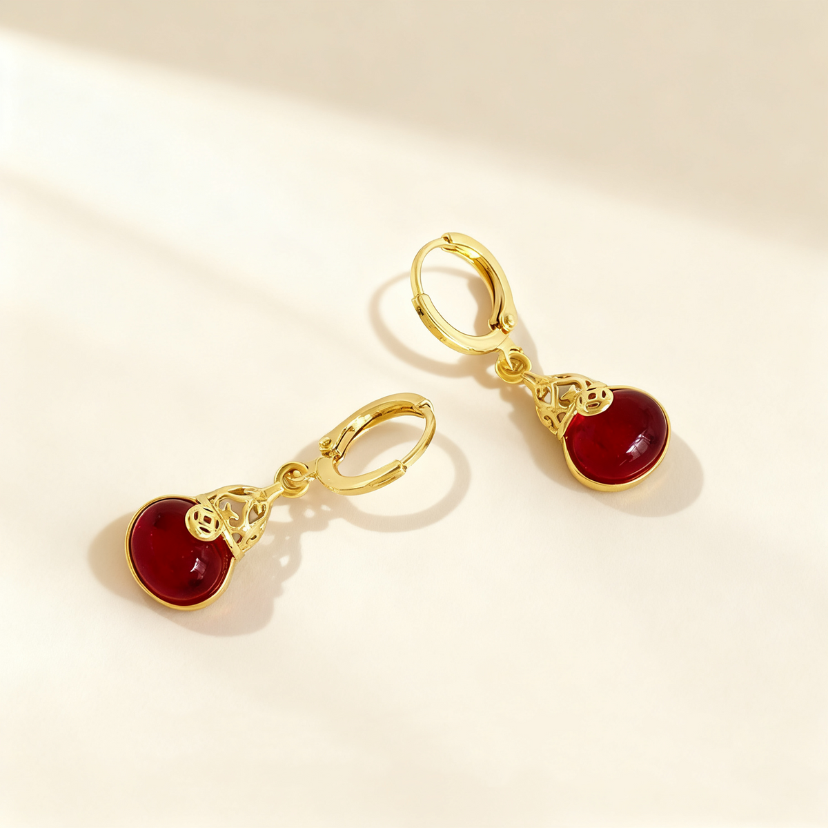 Kalebasoorbellen met robijn