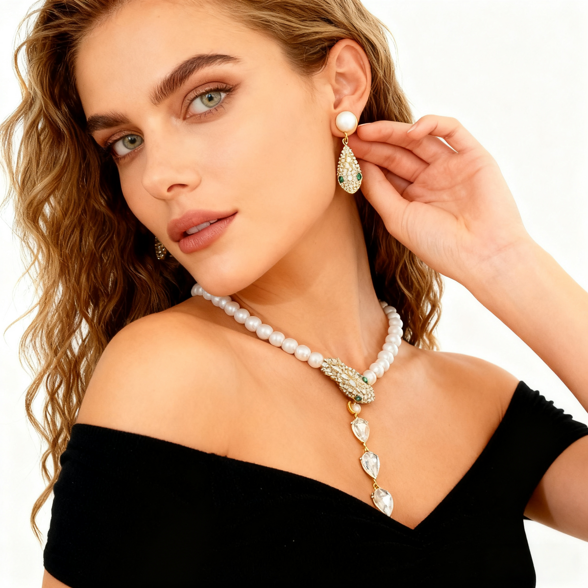 Ketting oorbelset met smaragd, diamant en parel