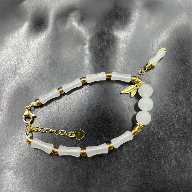Witte natuurlijke bamboe steenarmband met jade en smaragd