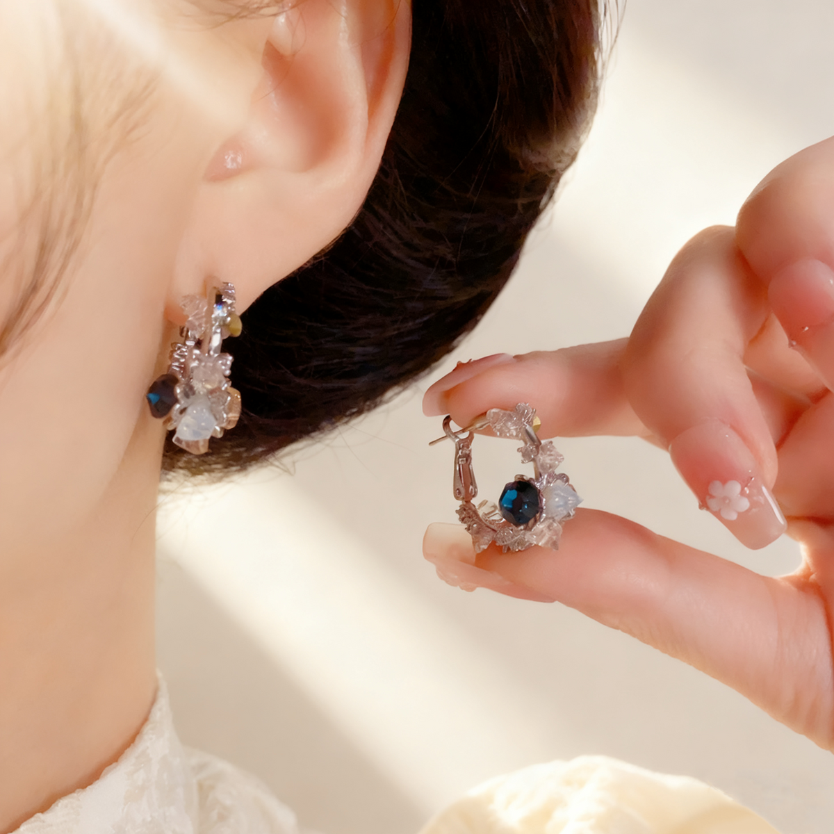 Blauwe diamantoorbellen met saffier