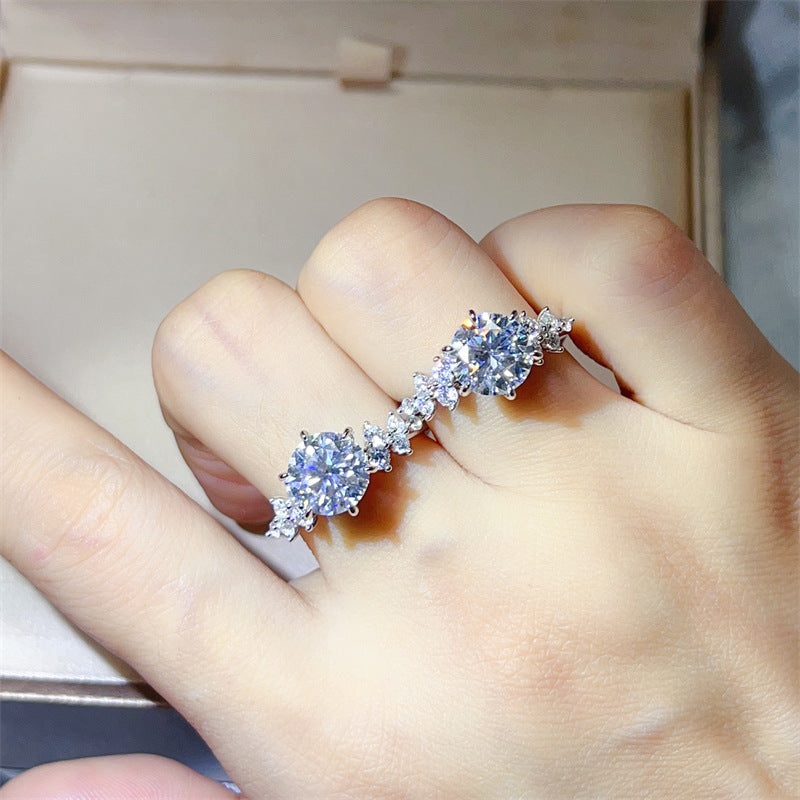 Liefdering met diamant en letter