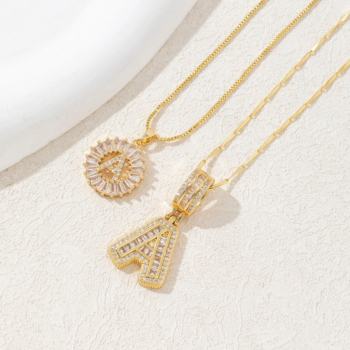 Volledig gezette-hangerketting met initiaal