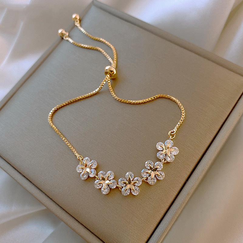 Gouden madeliefarmband met kristal