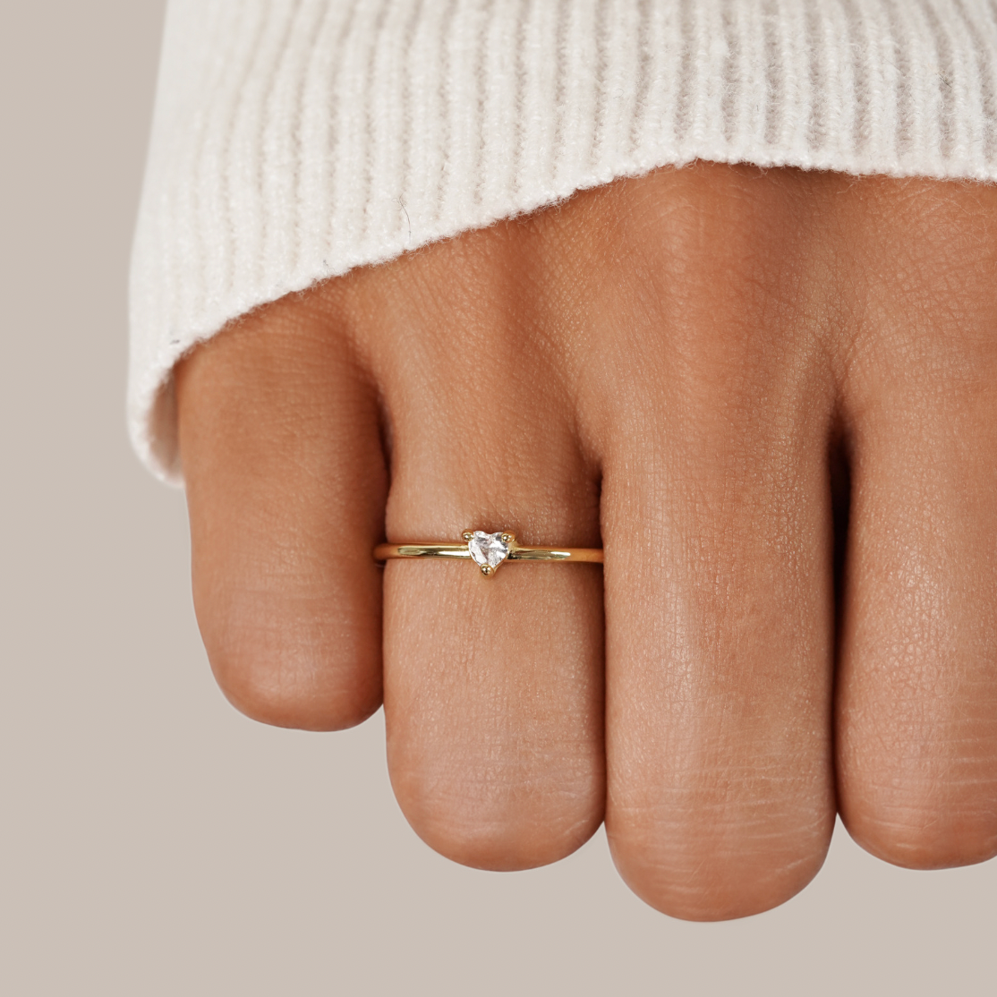 Kleine liefde hartring met kristal
