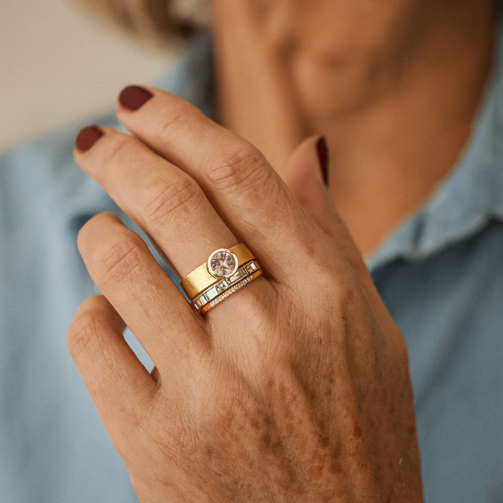 Elegante ingelegde gouden kristalring