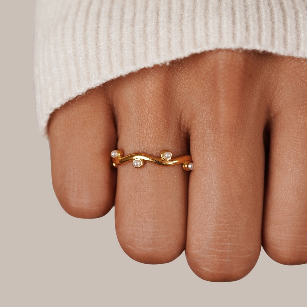 18K gouden golvendering met parel