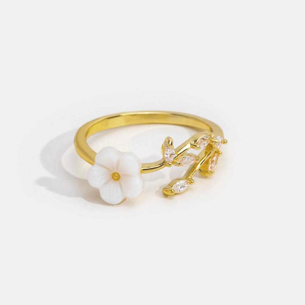 Miriam witte verlovings versierde bloemen decoratiesring