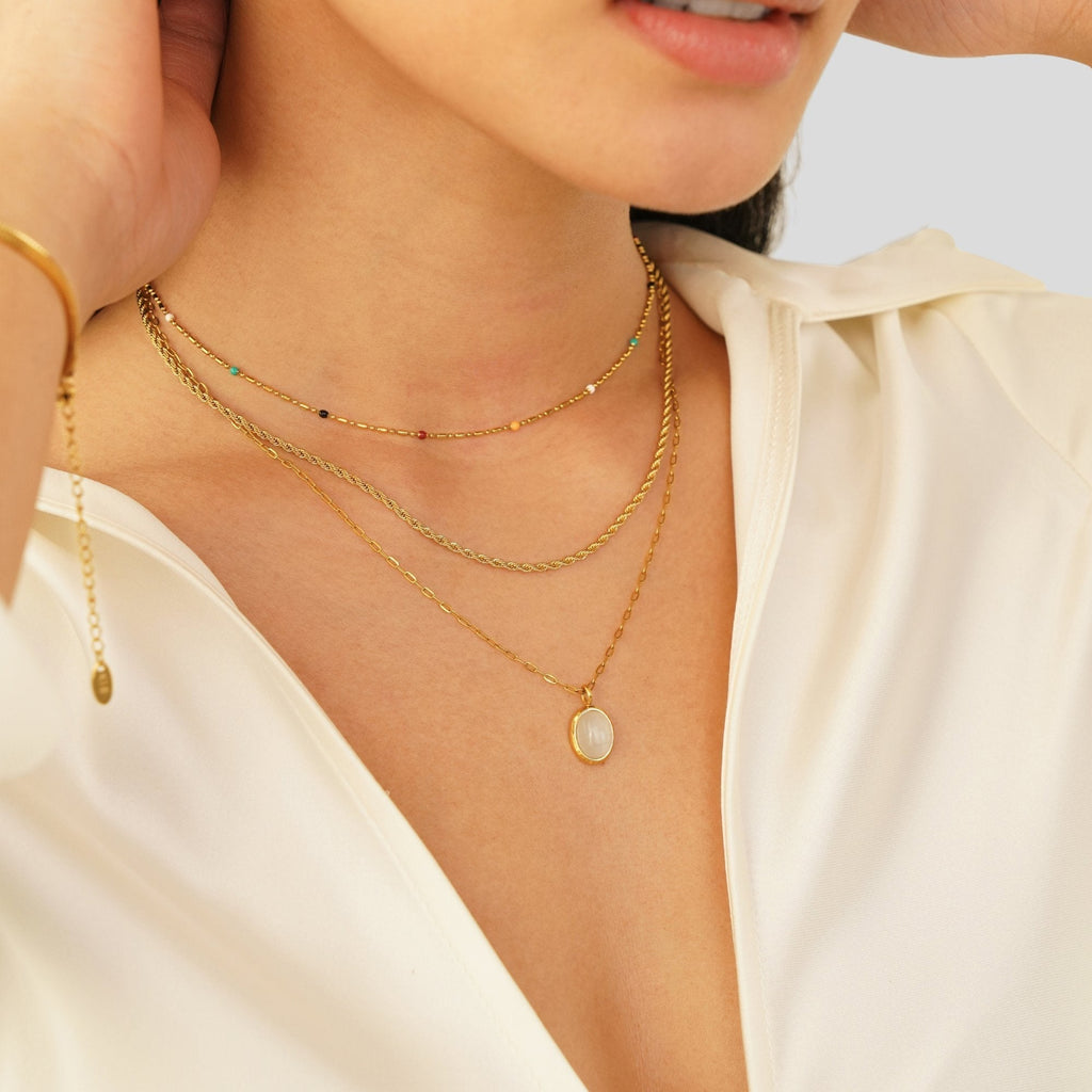 Witte opaalketting